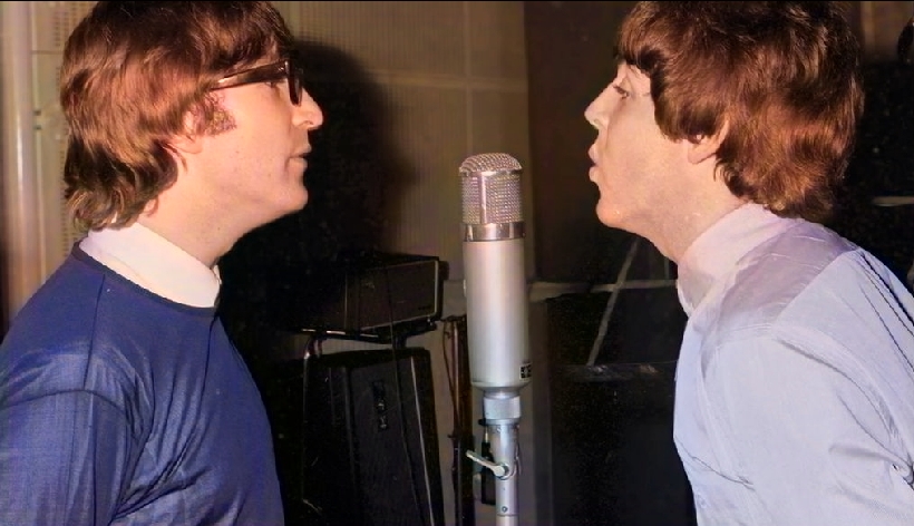 John & Paul singing into a U48
